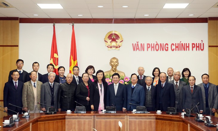 Pham Binh Minh reçoit les participants au forum populaire Vietnam-Chine - ảnh 1